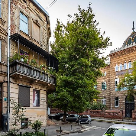 Leontovycha Apartment Lviv Bagian luar foto