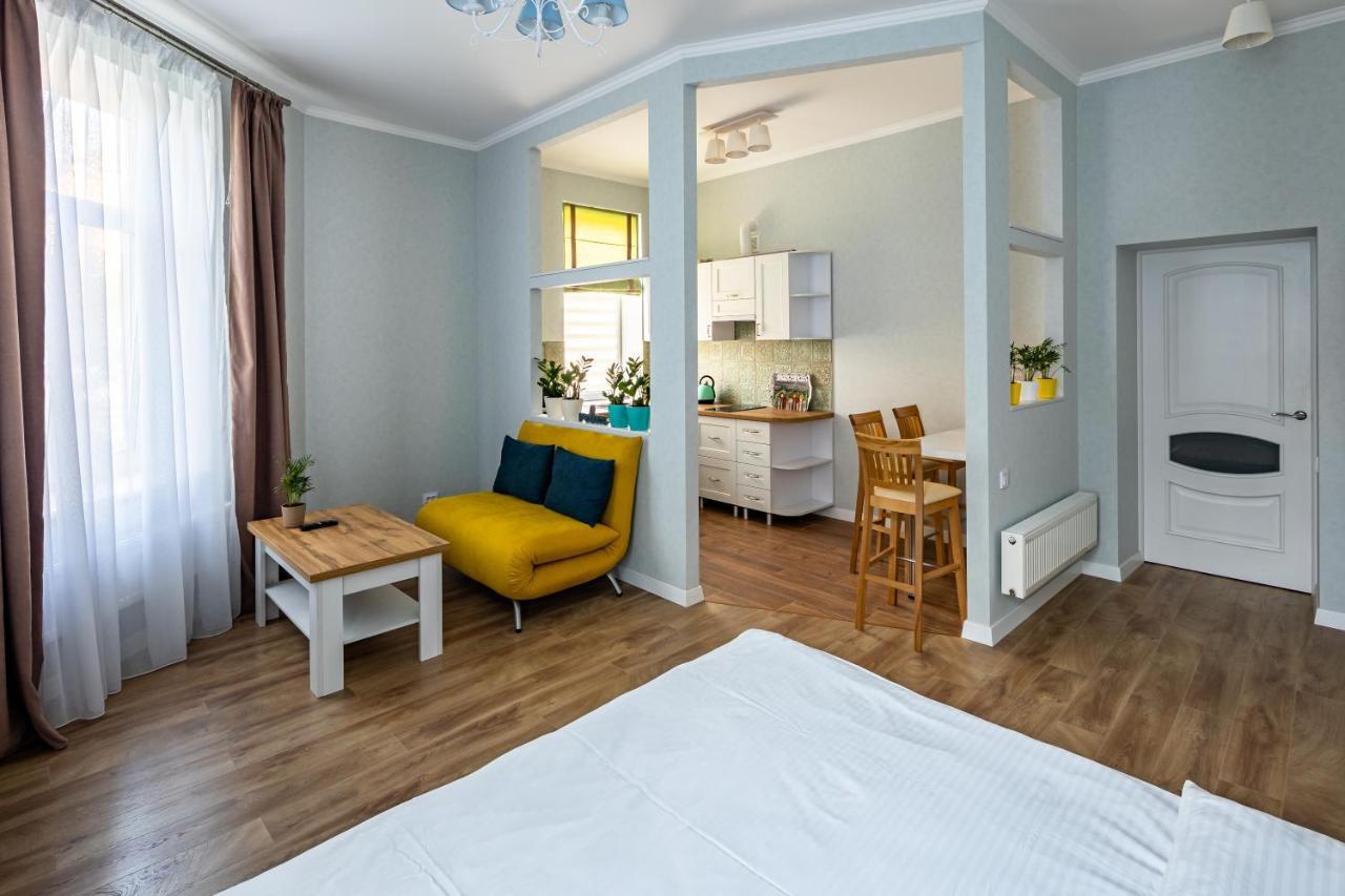 Leontovycha Apartment Lviv Bagian luar foto