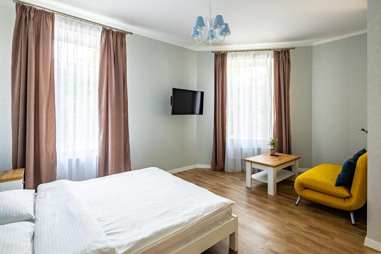 Leontovycha Apartment Lviv Bagian luar foto